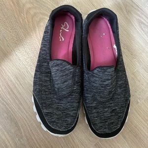 Sketchers- good condition